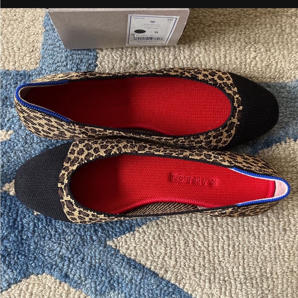 Brand new in box, never worn Rothy’s square toe flats, Little Cat print, size 9